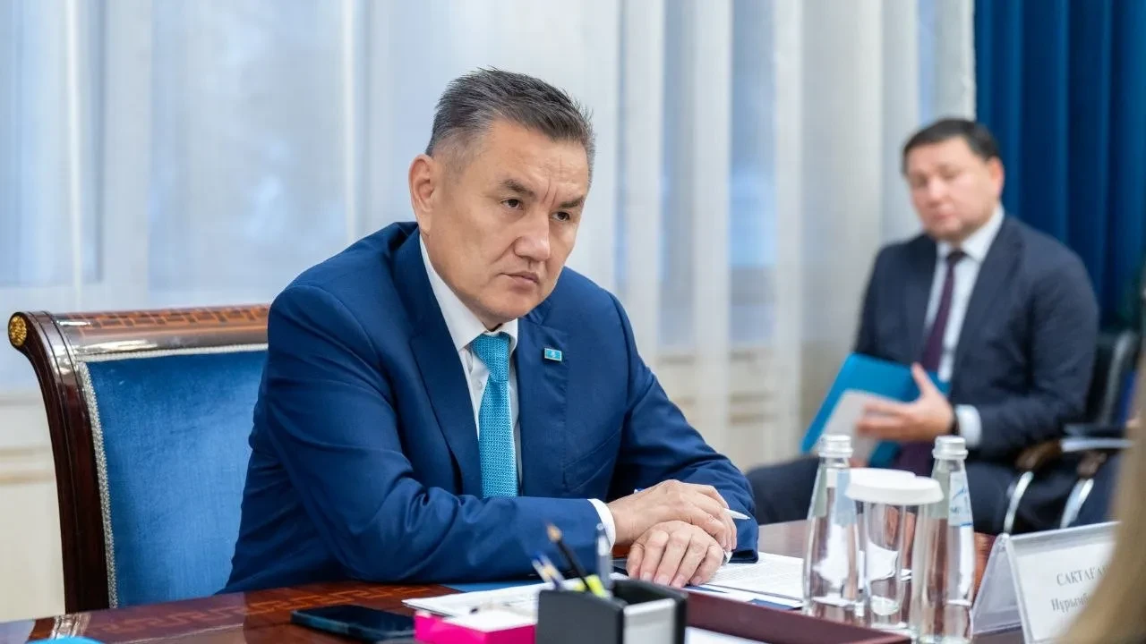 Аким ВКО встретился с предпринимателем, который хочет открыть ресторан на Рахмановских ключах