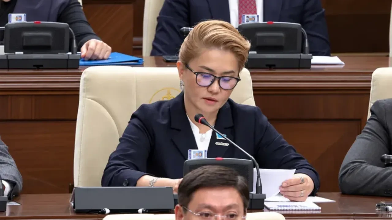 Дана Медеуова Құрылтайдағы жаңа депутаттық топты басқарды