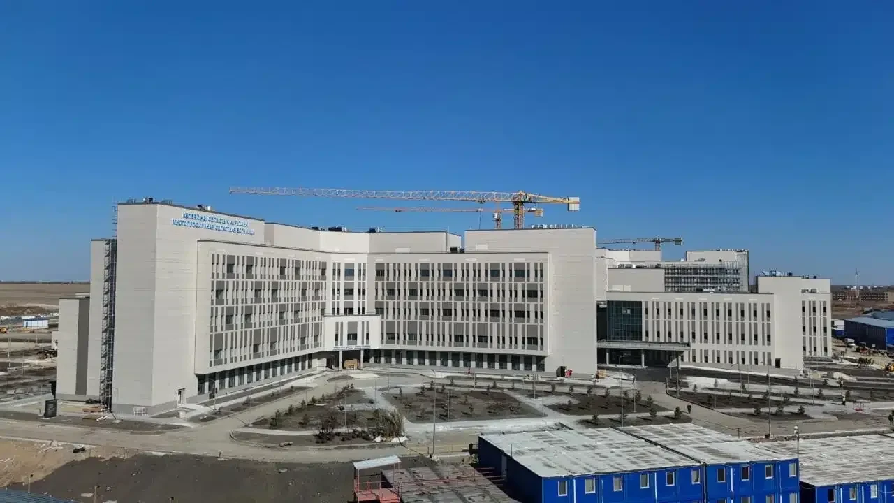 Крупнейшая больница в Кокшетау со своей вертолетной площадкой готова к сдаче на 76%