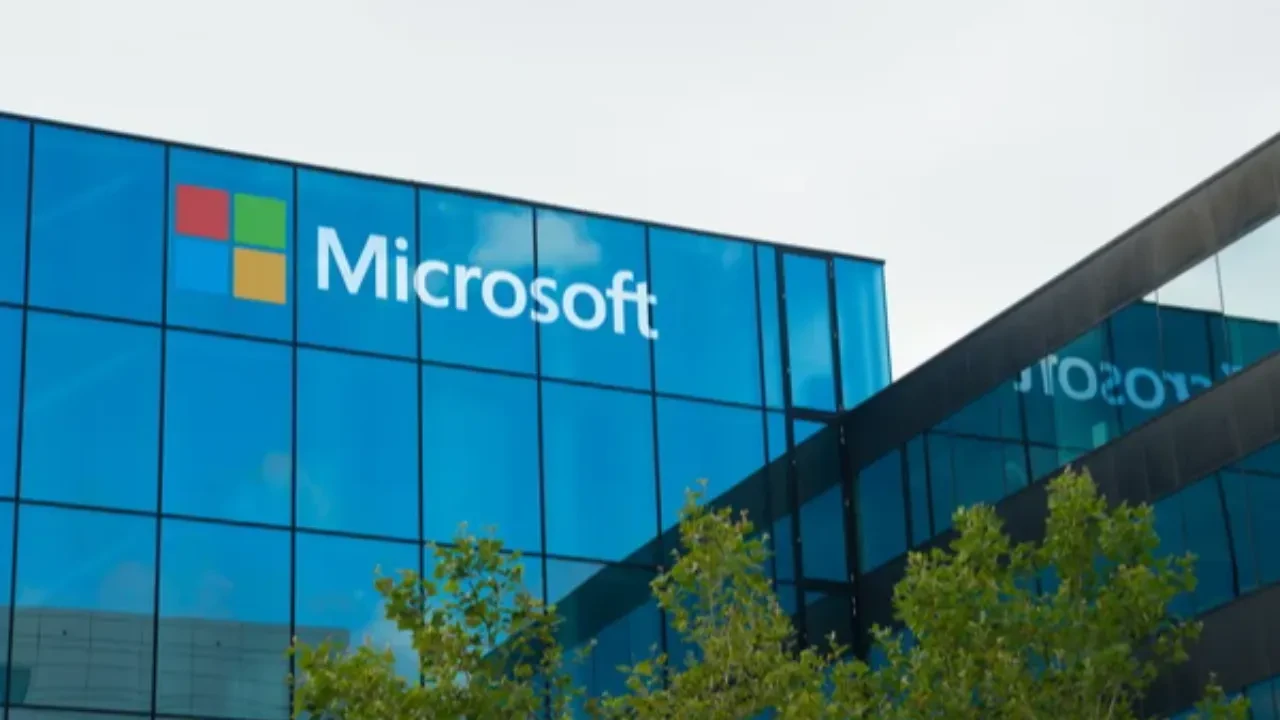 Microsoft жасанды интеллект үшін 60 мың қызметкеріне өз еркімен жұмыстан кетуді ұсынды