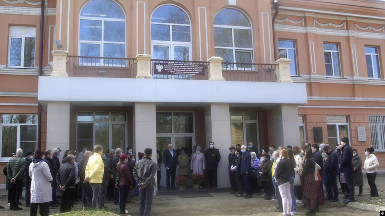 В России молодой специалист умерла в противочумном институте: что говорят в стране?