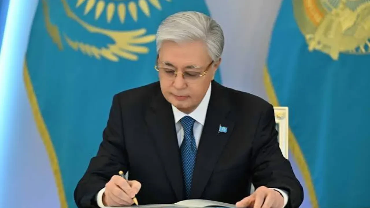 Тоқаев барлық мәслихаттың өкілеттігін мерзімінен бұрын тоқтатты