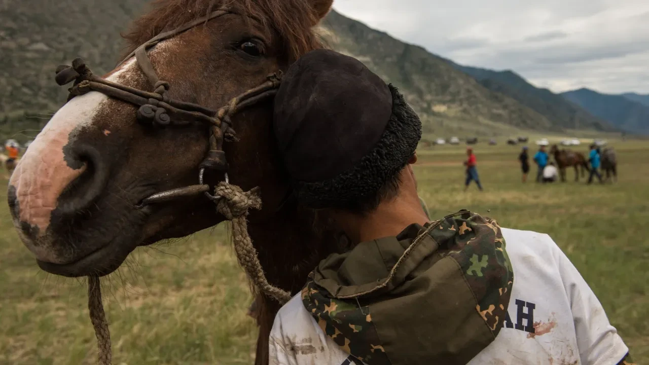 Подросток в Кыргызстан скончался, упав с лошади
