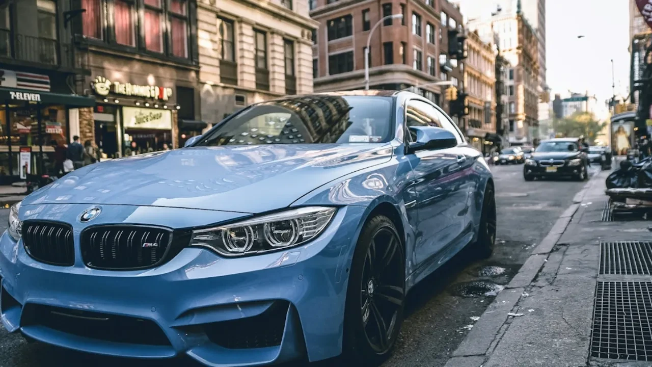 BMW отзывает десятки тысяч флагманских седанов и кроссоверов