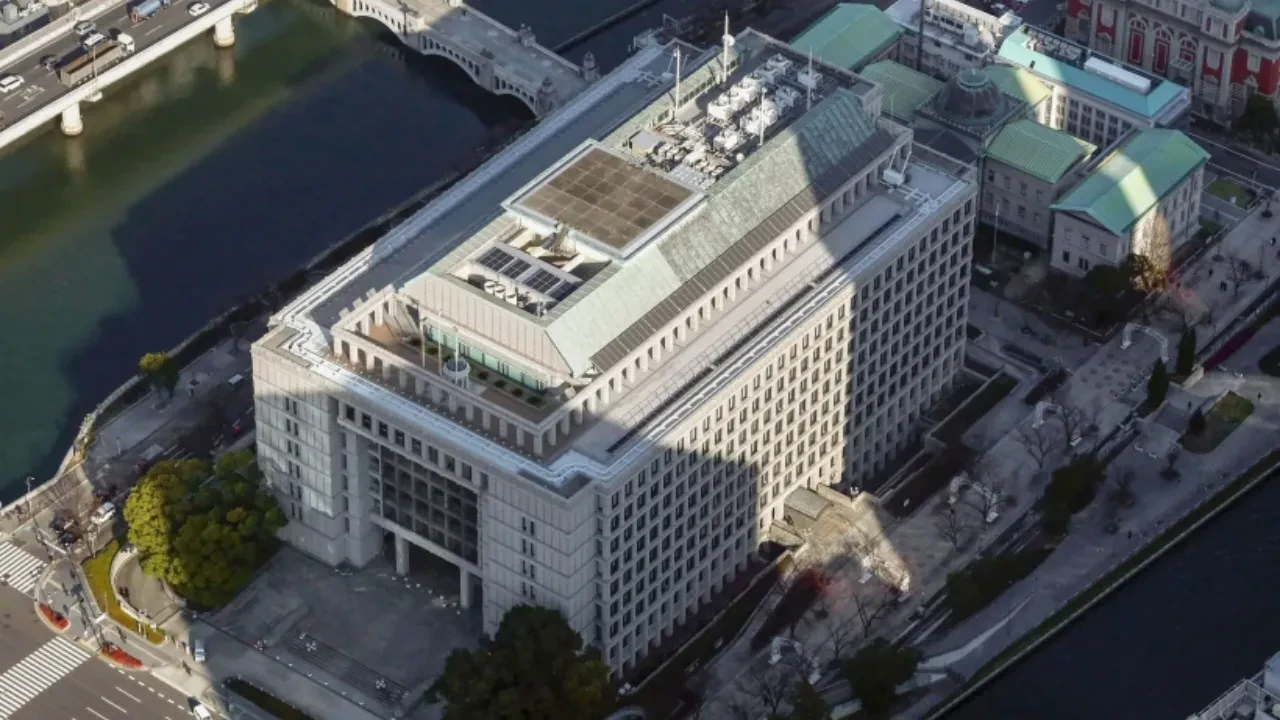 В Японии неизвестный меценат подарил мэрии 21 кг золота на ремонт городских труб