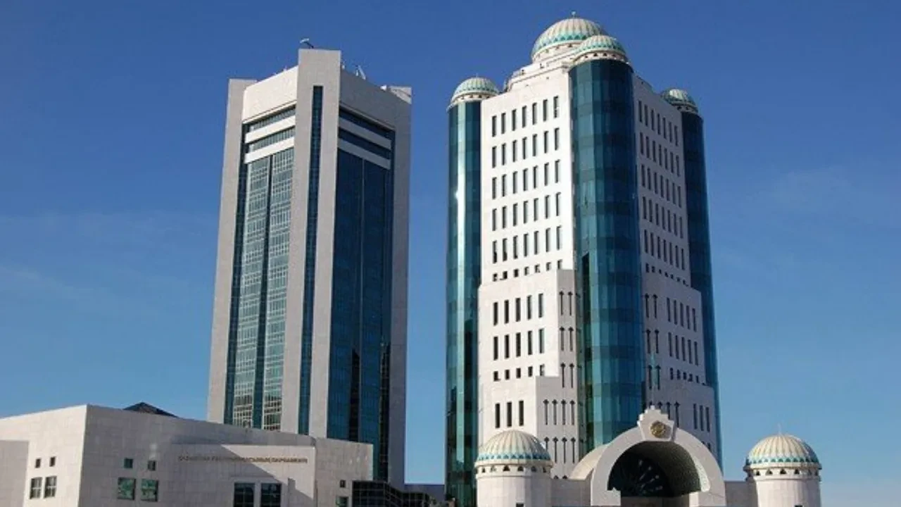 Жаңа Конституция қабылданса, 1 шілдеден бастап Парламент таратылып, Үкімет өкілеттігі тоқтайды