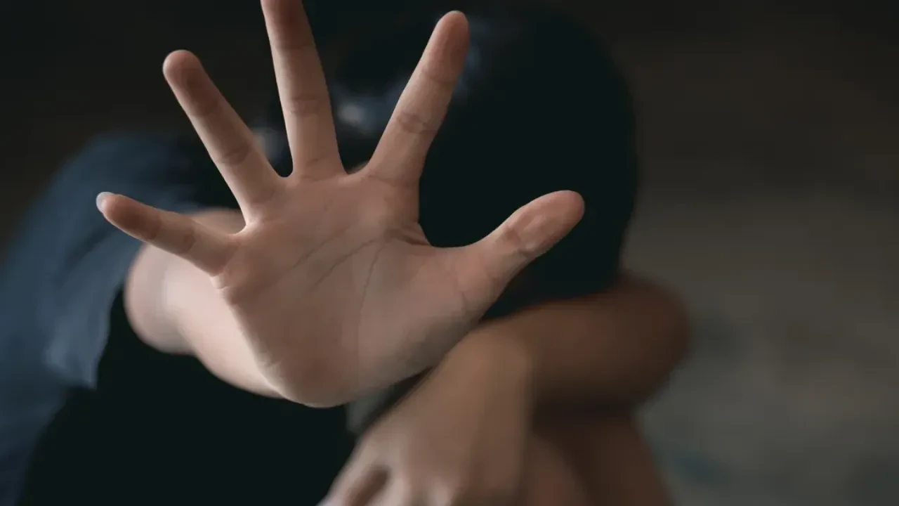 Шымкентте мұғалім 7 жасар оқушыға жыныстық сипатта тиісті деген күдікке ілінді