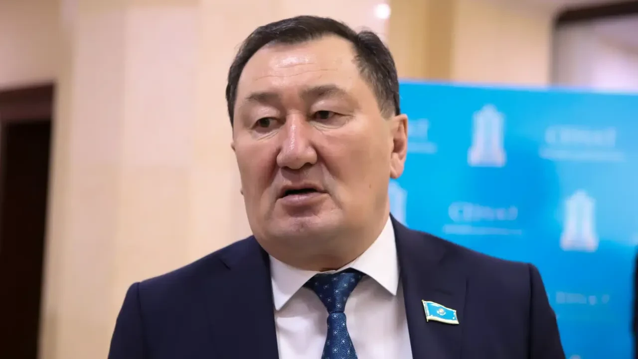 Депутат Сената сложил свои полномочия