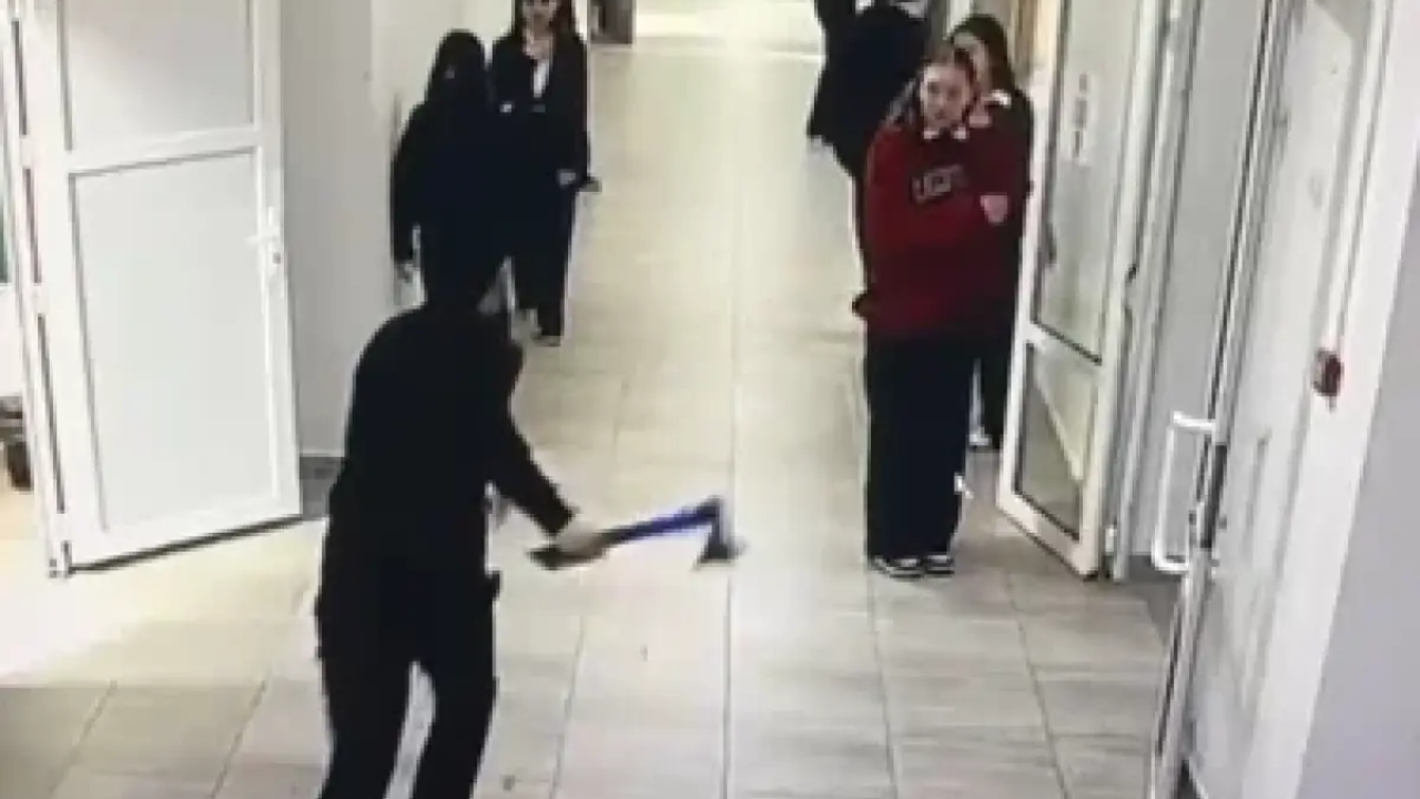 Құлсарыдағы мектепте оқушының балтамен шабуыл жасауына байланысты директор қызметінен кетті