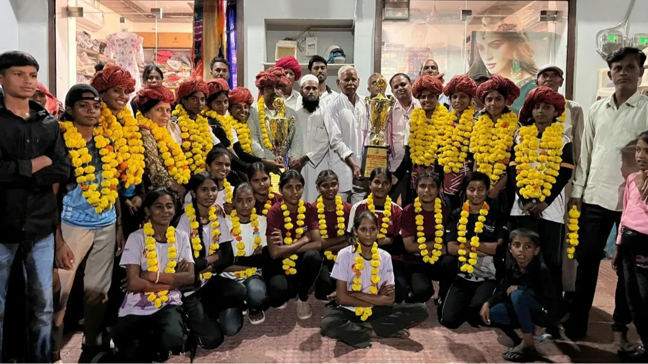 Футбол мәжбүрлі некеден құтқарады: Қалай футбол Үндістандық қыздардың еркіндік сиволына айналды?