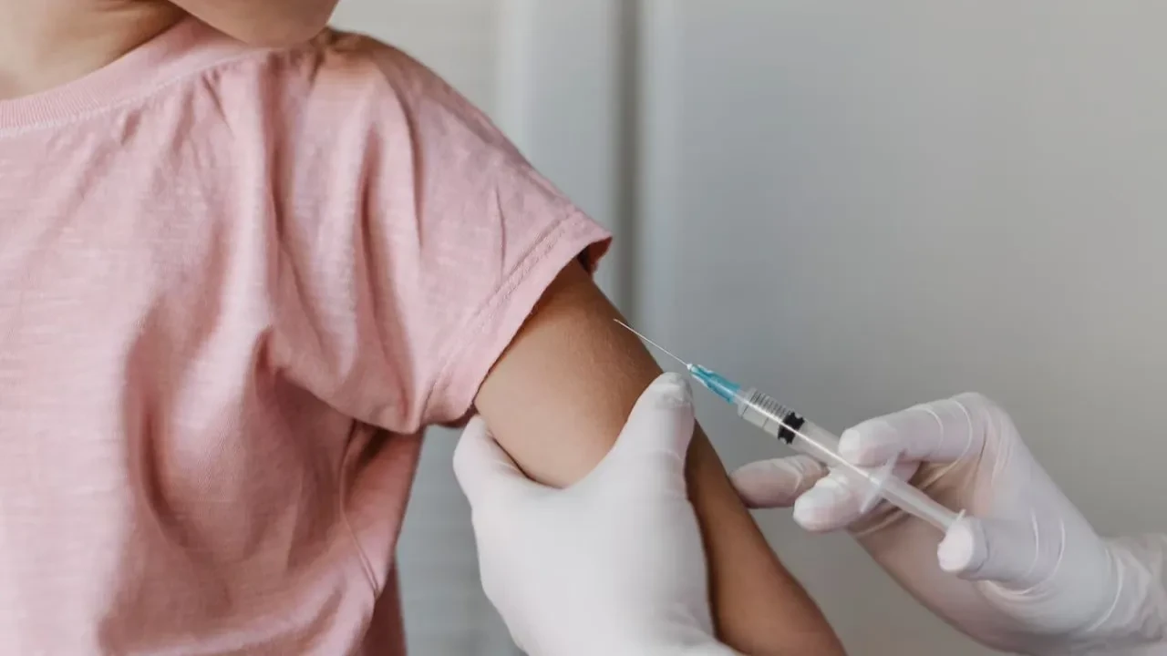 Екпе алмаған балалар мектеп пен балабақшаға кіргізілмейді