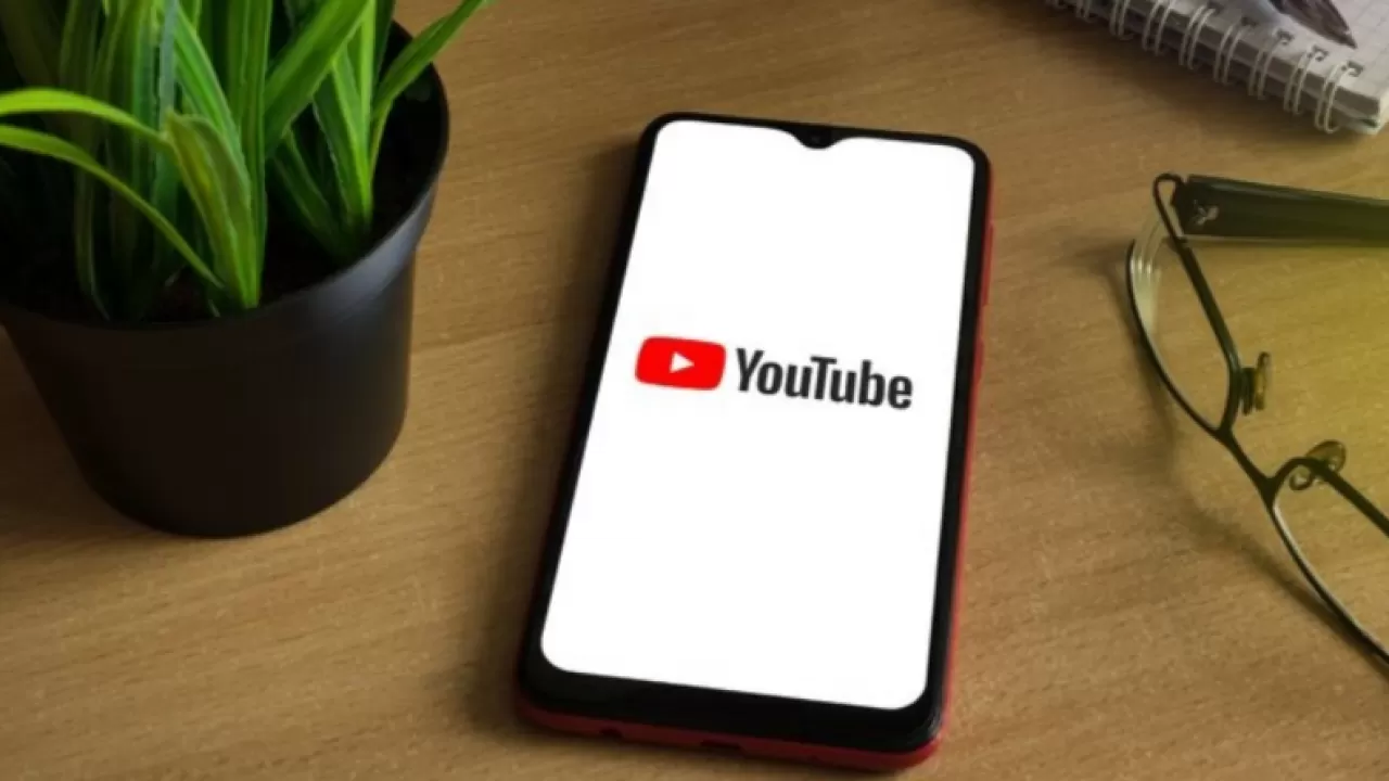 YouTube істен шықты: Қолданушылардың жартысынан астамы мобильді қосымшаға кіре алмай отыр