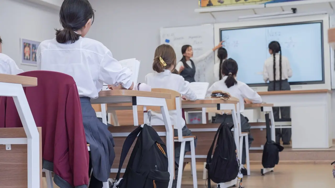 Асхат Аймағамбетов: Мұғалімдерді «рилс» түсіруге мәжбүрлеуге тыйым салынады