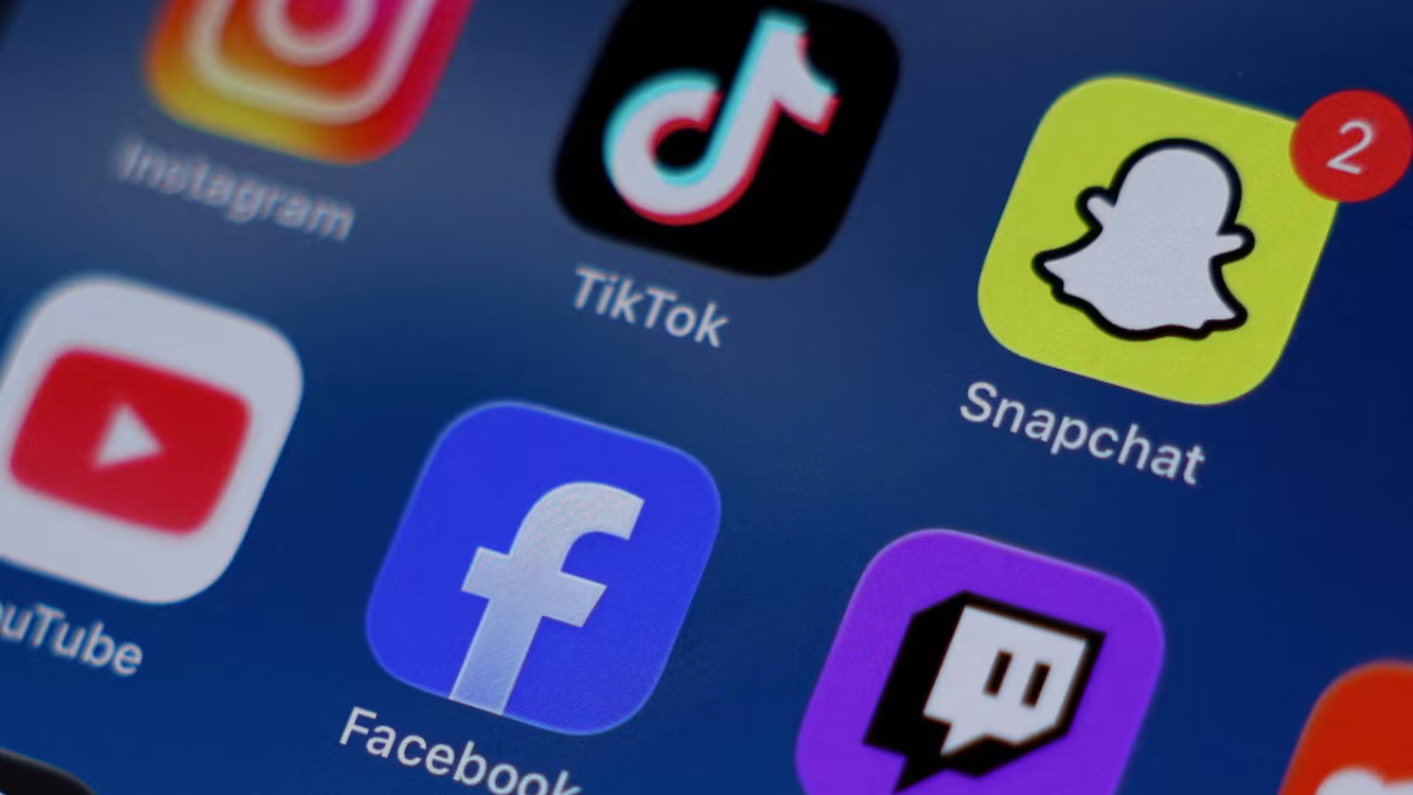 Үндістан әлеуметтік желілердегі бақылауды қатаңдатты: Заңсыз контентті өшіруге 3 сағат қана беріледі