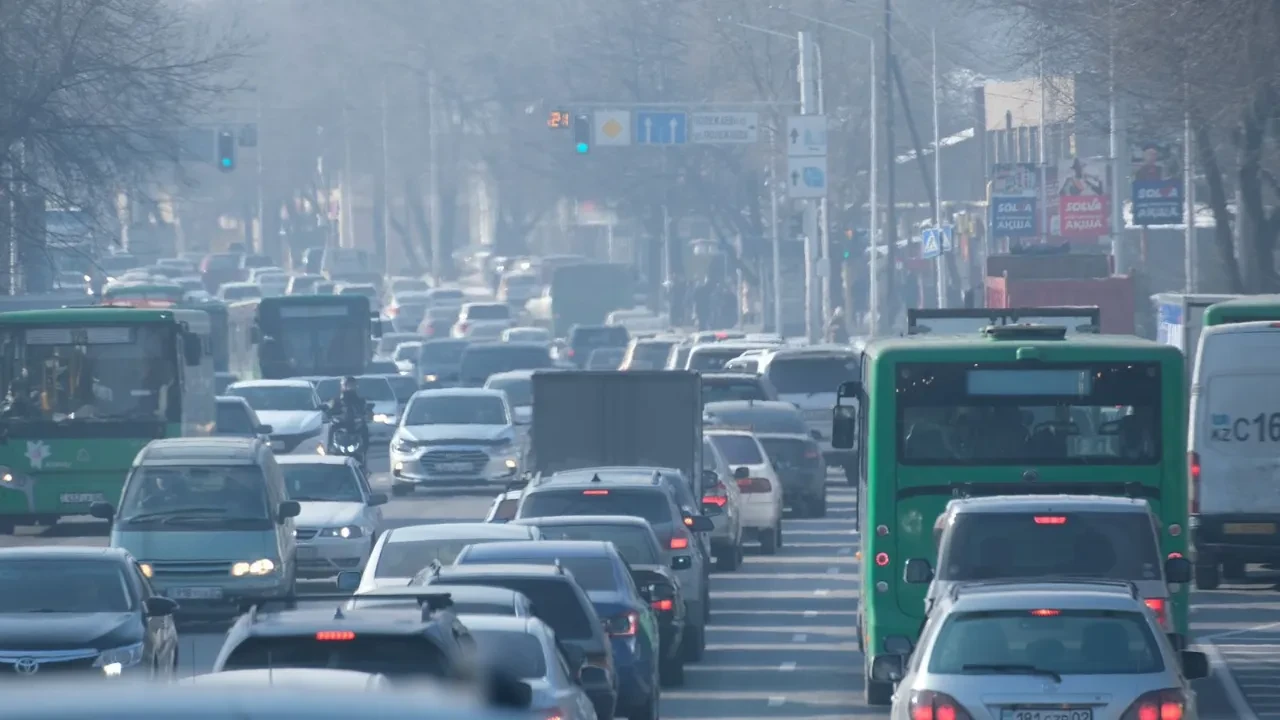 Запретят ли в Алматы ездить на автомобилях во время смога