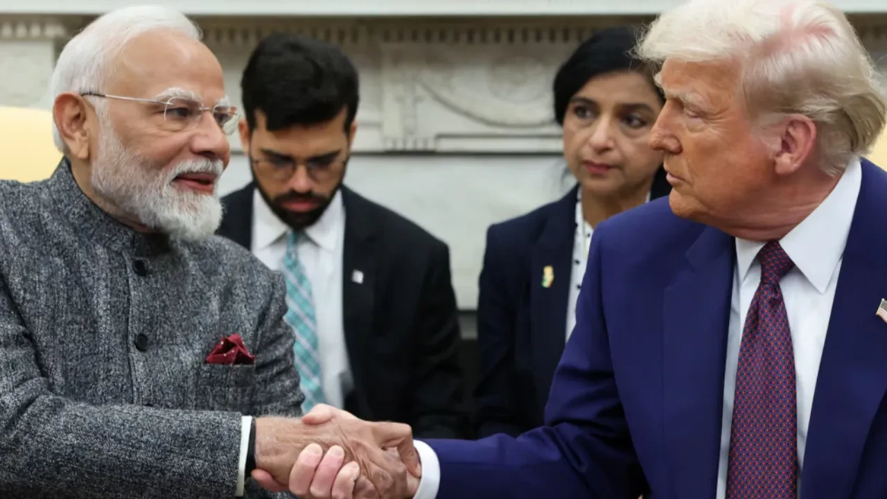 Үндістан АҚШ-тың баж салығын төмендету үшін ресейлік мұнайдан бас тартады