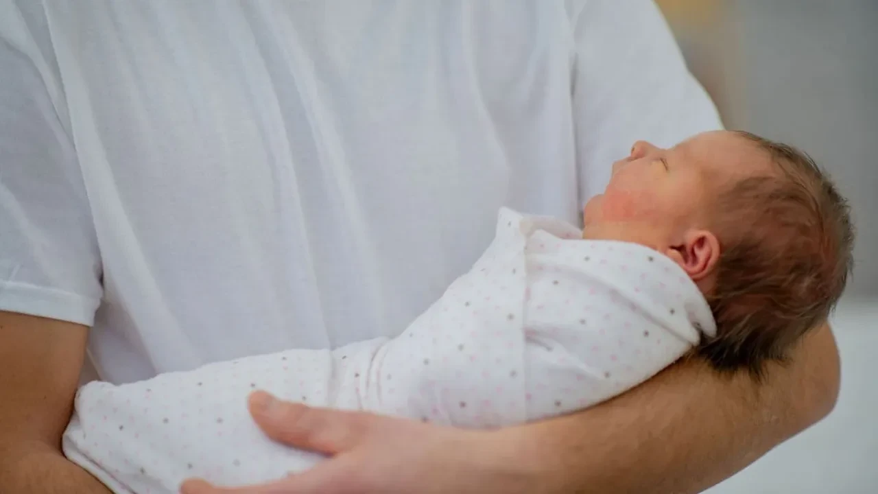 Бала күтімімен отырған жұмыс істемейтін әкелердің еңбек өтілі есепке алынатын болды