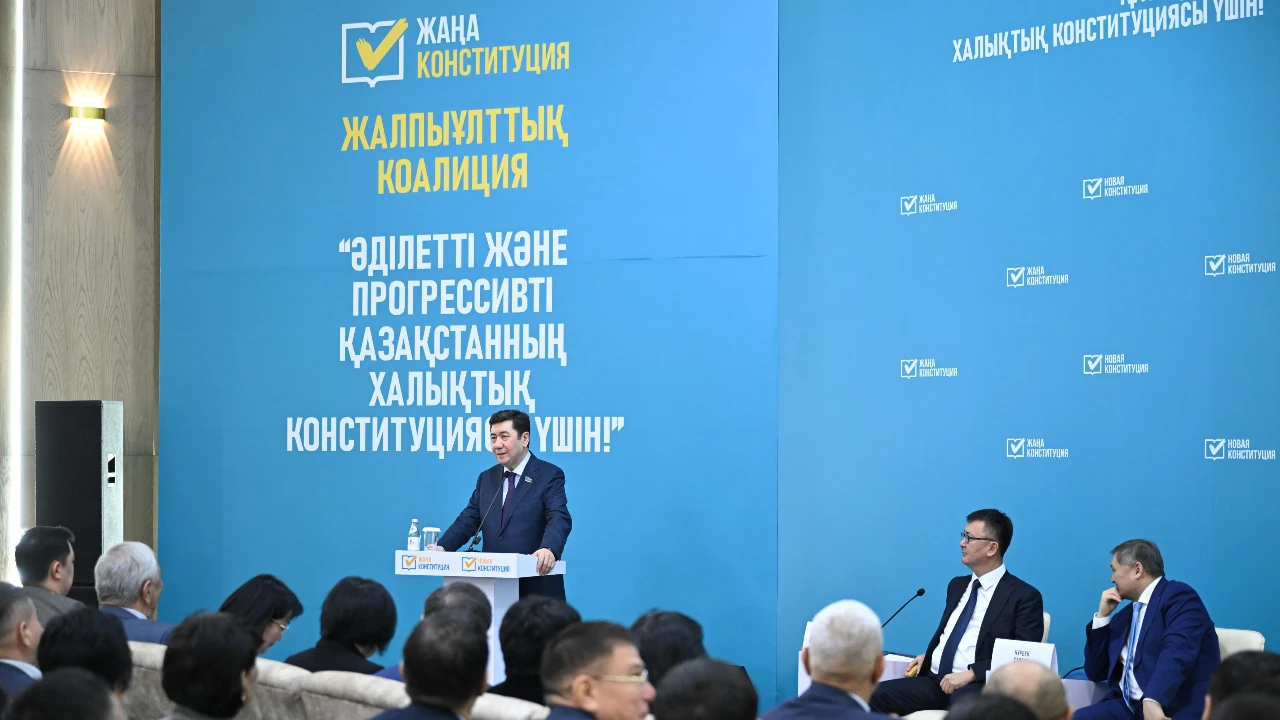 Халықтық Конституция үшін коалициясы Шымкент тұрғындарының сұрақтарына жауап берді