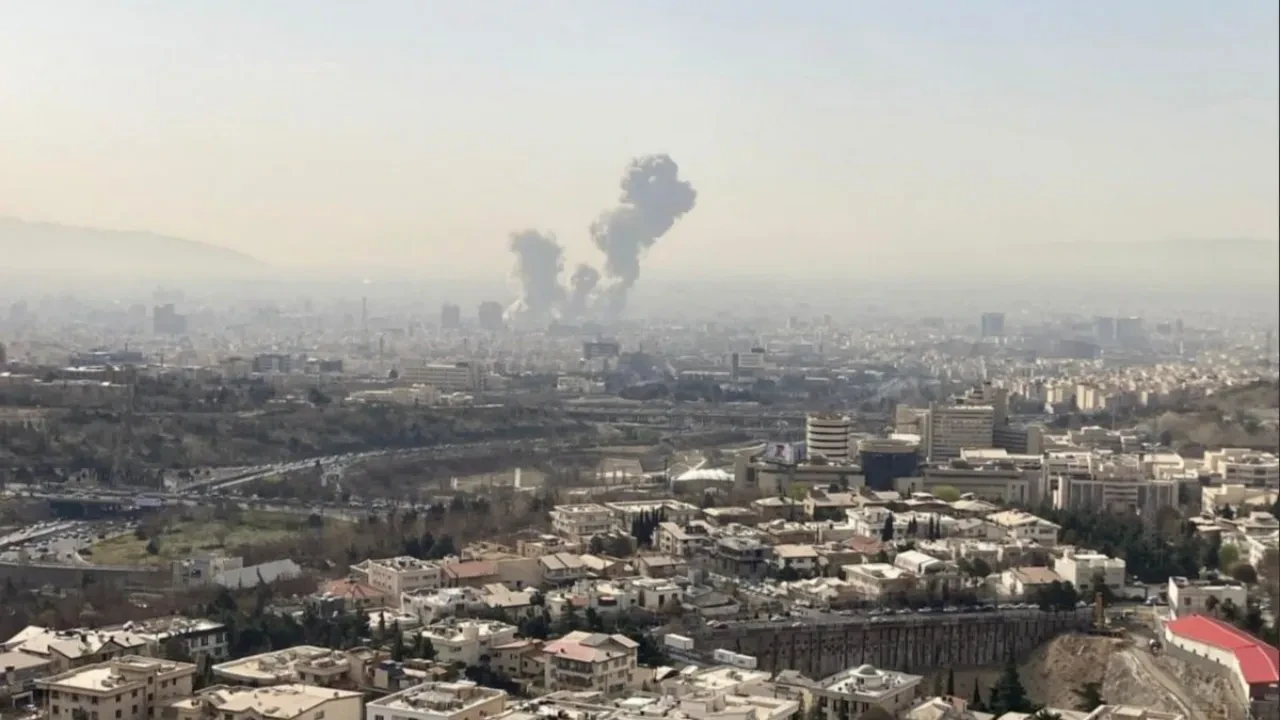 АҚШ пен Израиль Иранға соққы жасады: қақтығыс басқа елдерге де ұласты