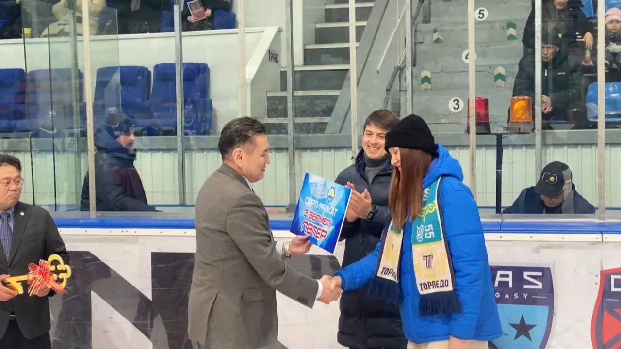 Ключи трехкомнатной квартиры вручили чемпионке Сурдлимпийских игр