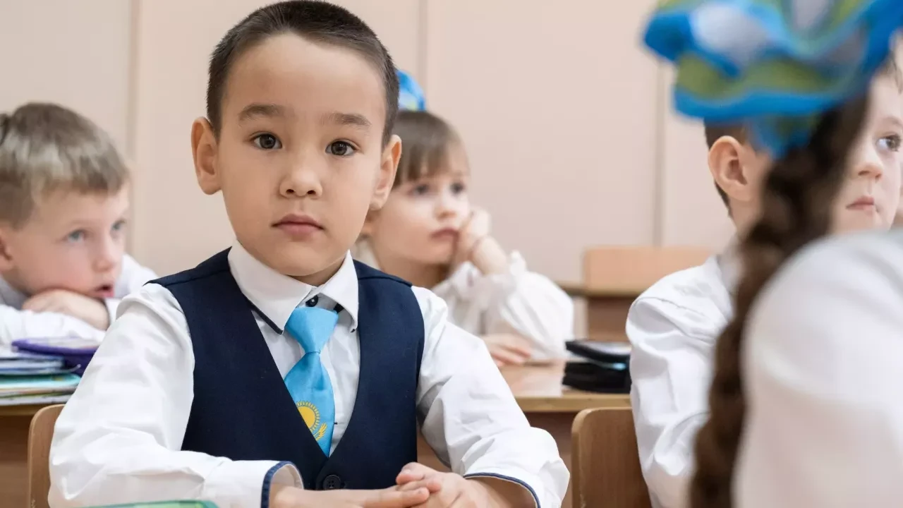 В Казахстане непривитых детей начнут отстранять от занятий при вспышках кори