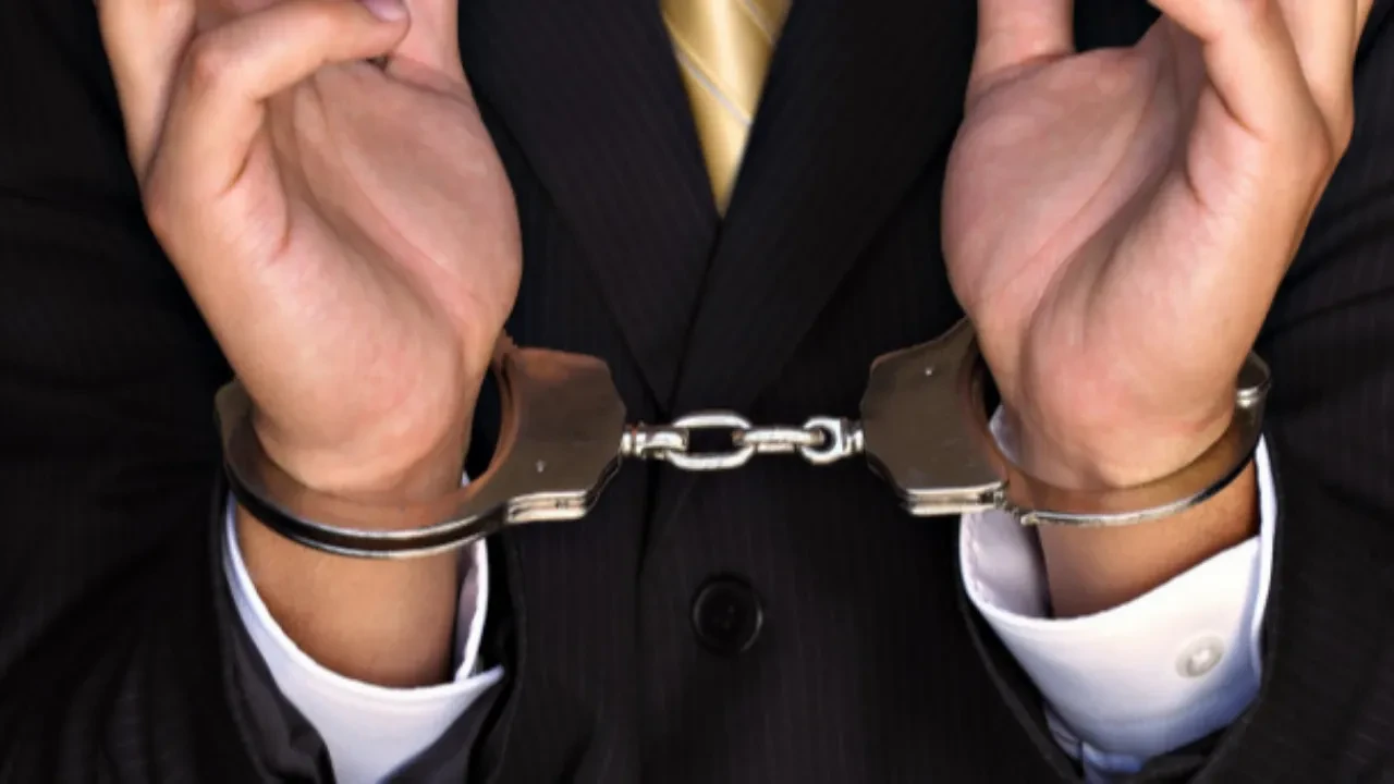 Шымкентте кәсіпкерден 20 млн теңге бопсалаған ер адам ұсталды