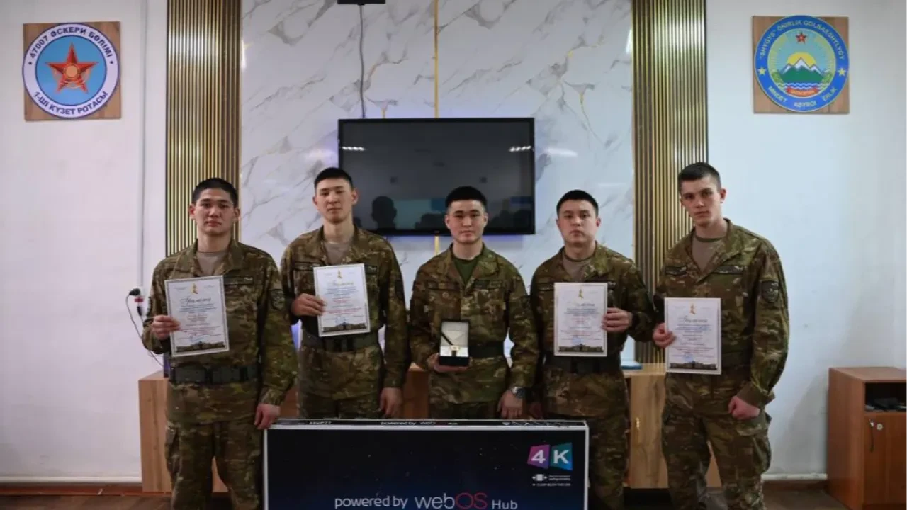 Личный состав войсковой части 47007 поощрили телевизором в 55 дюймов