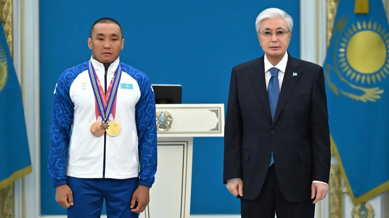 Тоқаев Паралимпиада чемпионы Ербол Хамитовты марапаттады