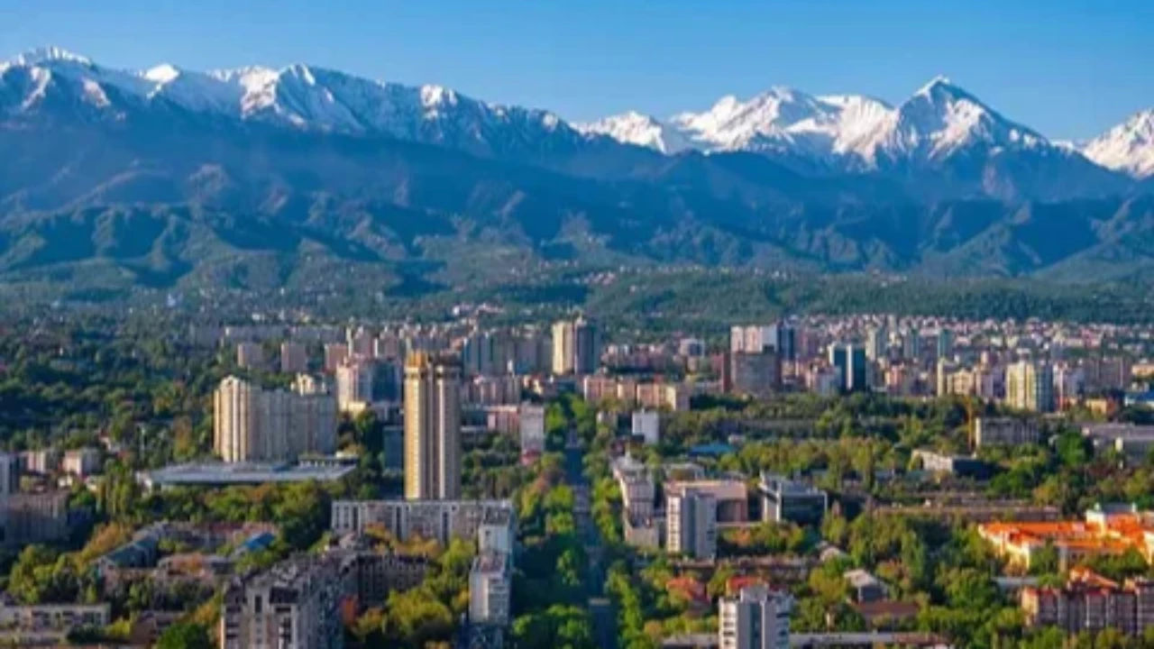 Алматыда ауа сапасы мен ірі жобалар туралы әкім президентке есеп берді