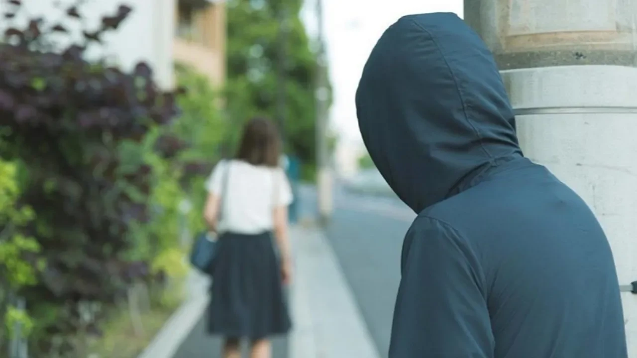 Бұрынғы әйелін қудалаған: Қазақстанда сталкерлер қалай жазаланып жатыр?