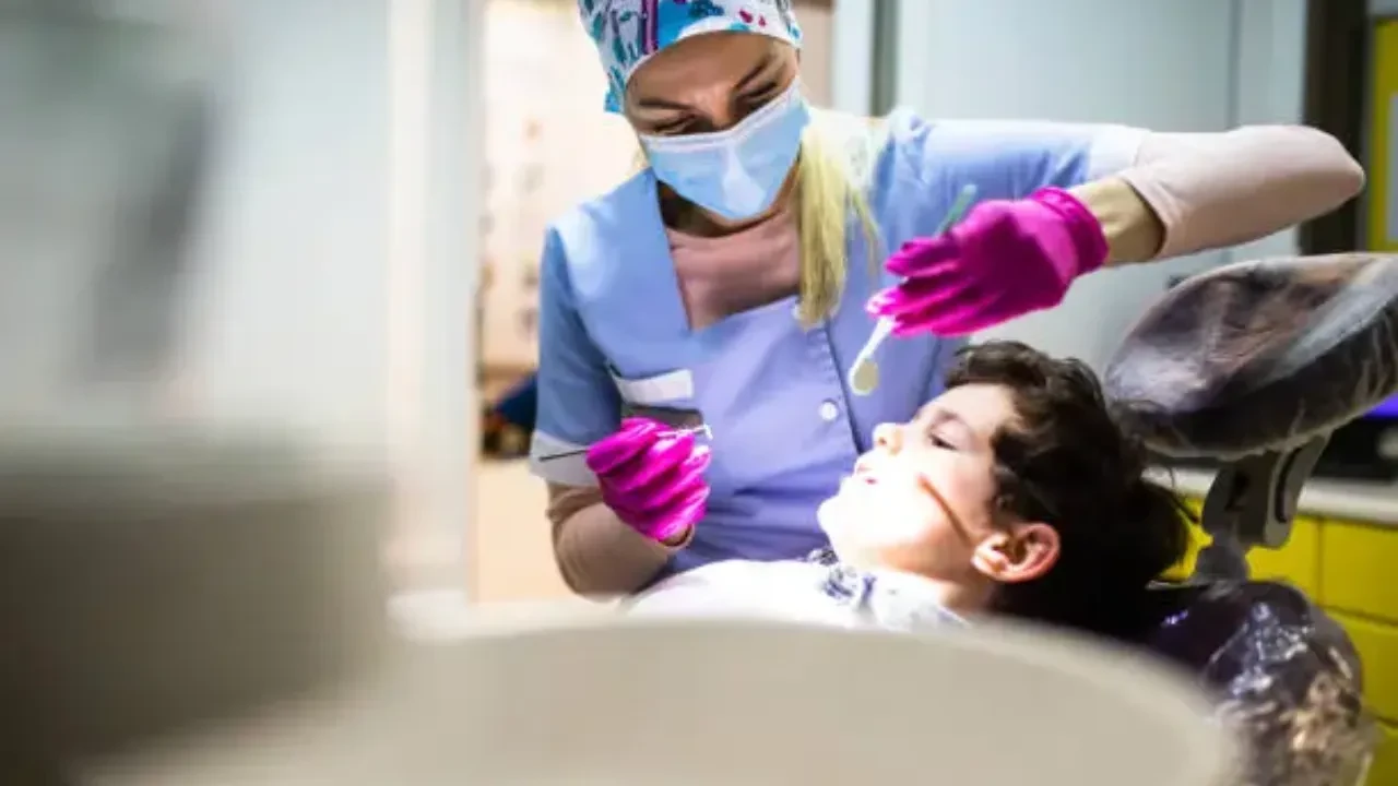 Более 50 стоматологических клиник добровольно сдали свои лицензии в Казахстане