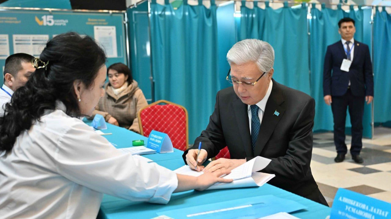 Президент Тоқаев референдумда дауыс берді