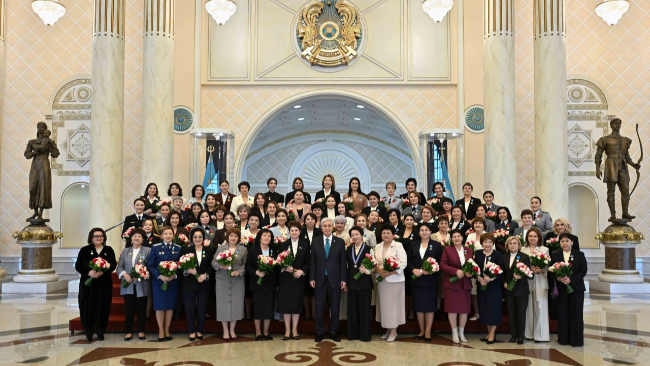 Тоқаев әйелдерді Халықаралық әйелдер күнімен құттықтады