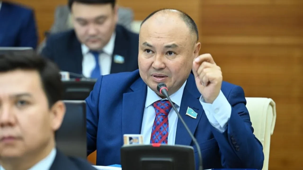 Дубайдағы пәтерлер дауы: депутат бұрынғы шенеуніктердің мүлкін тексеруді талап етпек