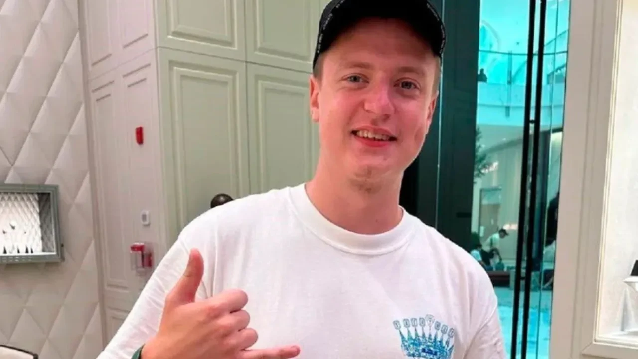 Казахстан объявил двух блогеров в международный розыск