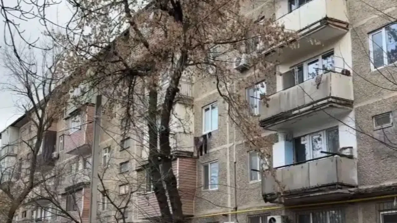 Шымкентте бір подъезден төрт адамның мәйіті табылды