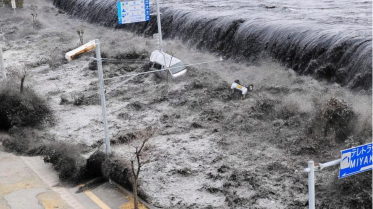 Жапонияда 7,5 баллды жер сілкінісінен кейін алып цунами келе жатыр