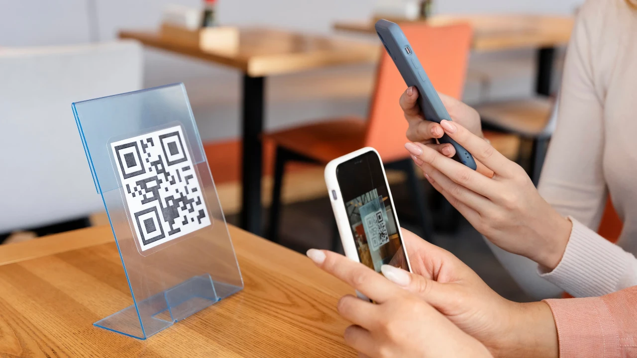 Қазақстанда бірыңғай QR-код қашан енгізіледі? Ұлттық банк төрағасы нақты мерзімін айтты