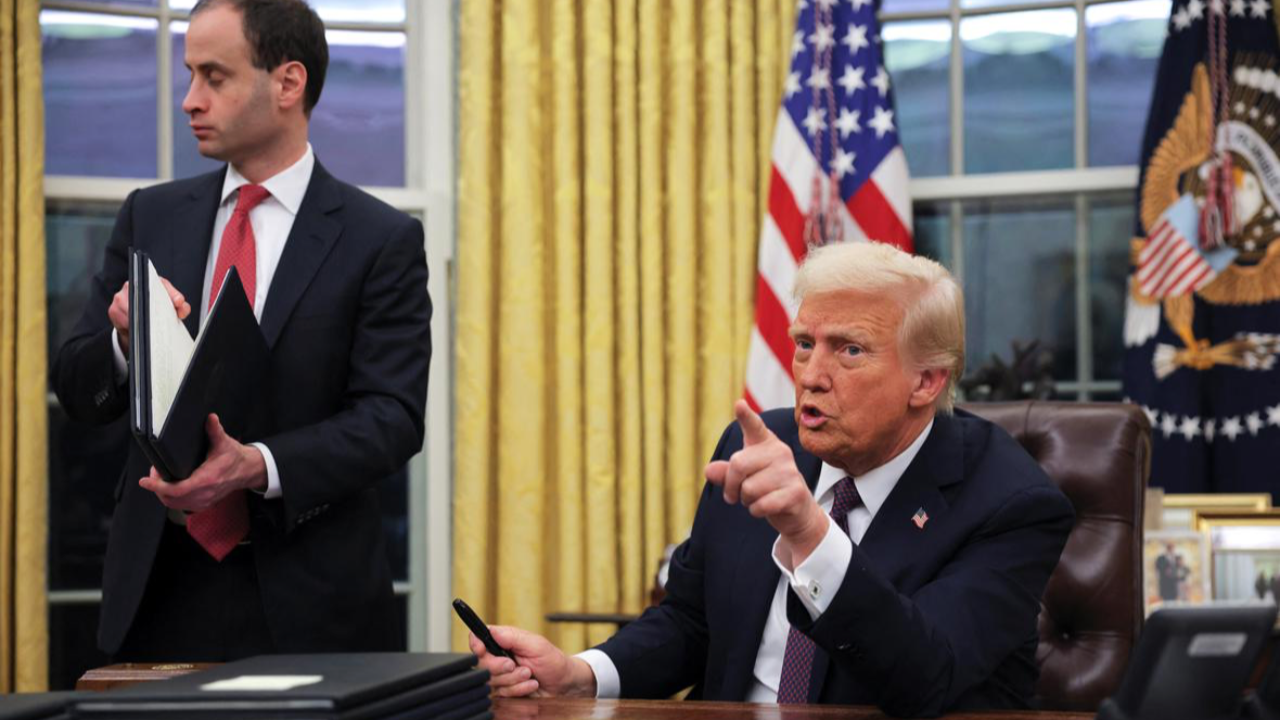 Трамп  ФБР басшысы мен бірқатар министрді қызметінен босатуды жоспарлап отыр