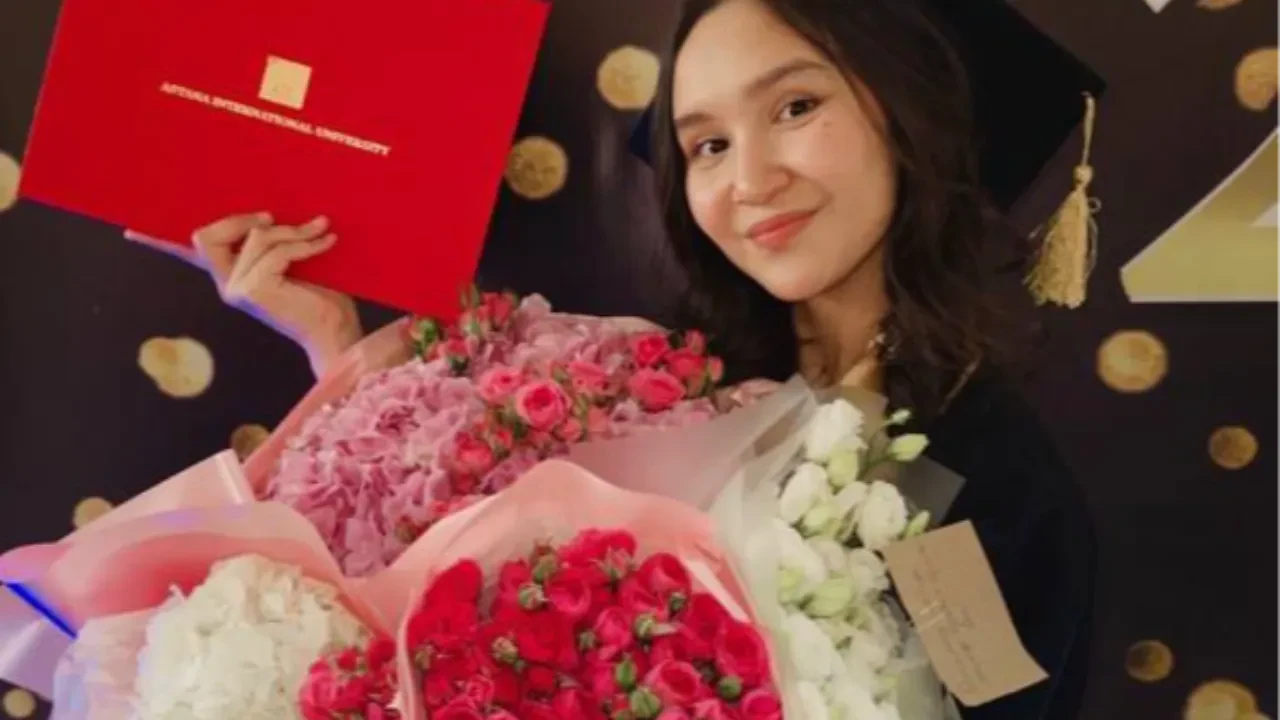 «Сплю по 4 часа и работаю на двух работах». Магистрантка Акерке Берикбай – о жизни в режиме нон-стоп