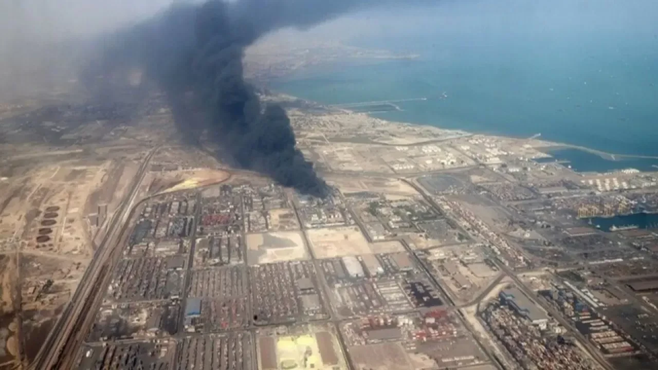 Иран обвинил США и Израиль в атаке на иранский нефтеперерабатывающий завод