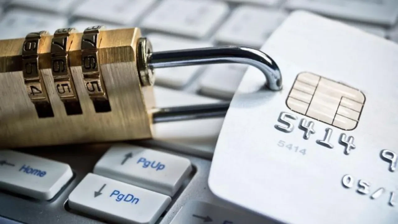 Қарызы жоқ қазақстандықтардың шоттары бұғатталып қалған: себебі белгілі болды