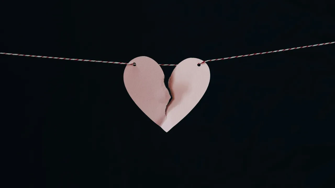 Парень обратился в суд, чтобы взыскать 2,5 млн тенге у бывшей любимой