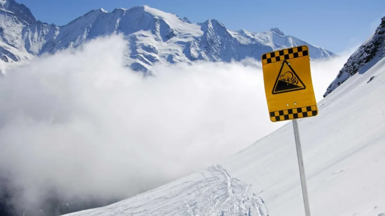 Бурятияда қар көшкінінен қазақстандық қаза тапты