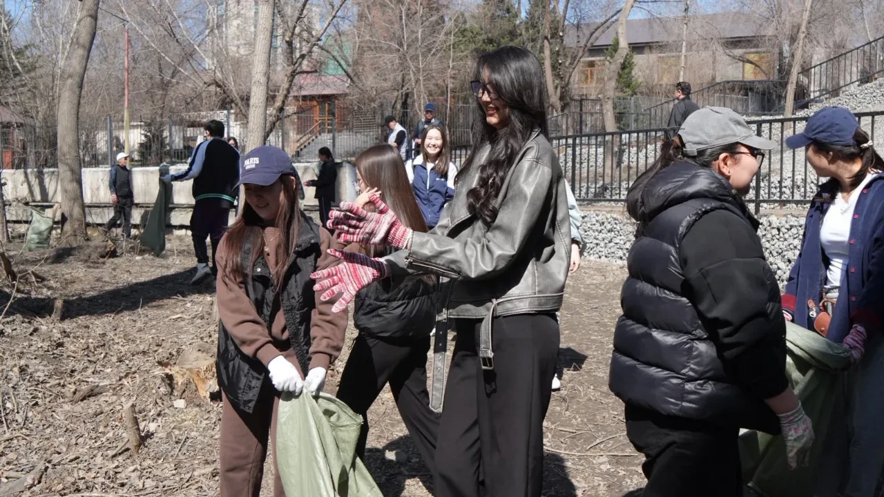 «Таза Қазақстан»: в Семее очистили от мусора одну из главных зон отдыха