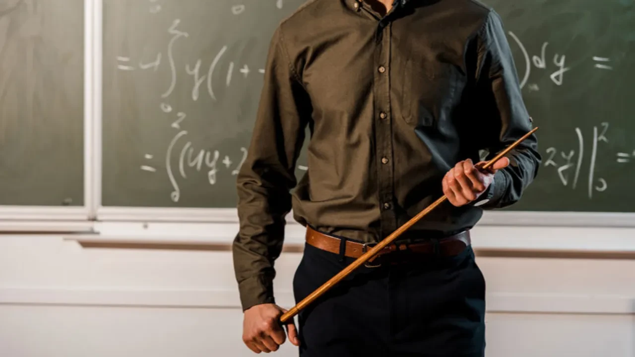 Астанада мұғалім оқушыны ұрған: педагог жұмыстан шығарылды