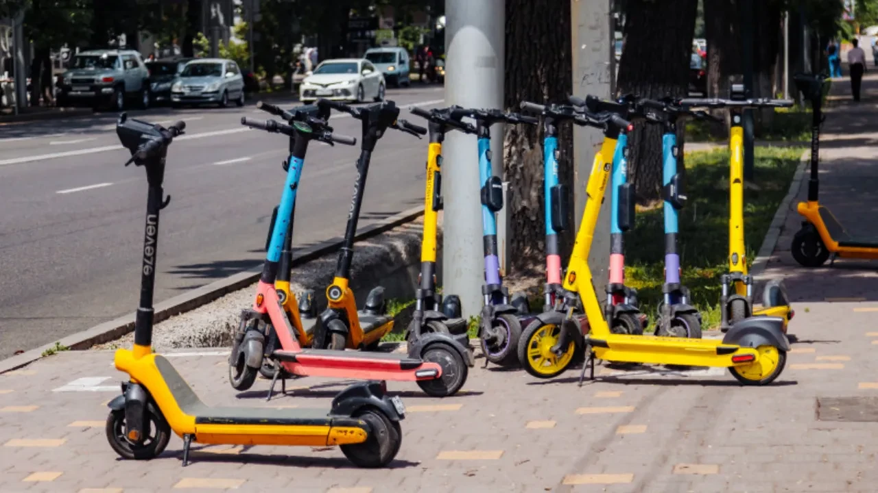 Алматыда самокаттардың жартысына жуығы айыптұраққа қойылды