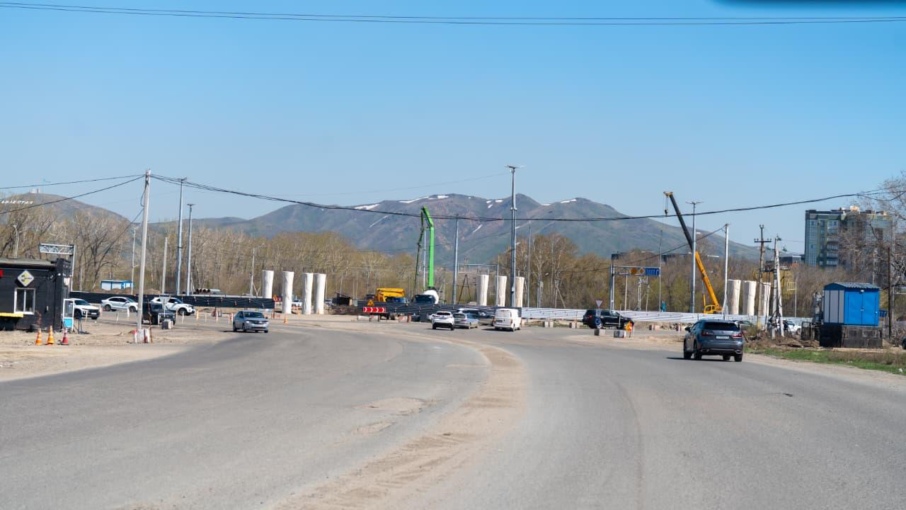 Кептеліссіз болашақ: Өскемендегі жаңа жол айрығының құрылысы аяқталуға жақын