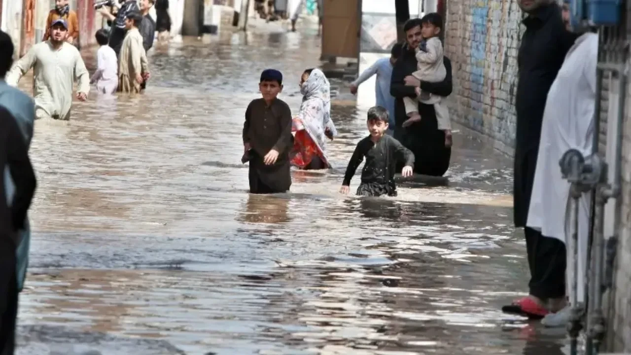Наводнение в Пакистане: 45 погибших, 105 раненых, сотни разрушенных домов