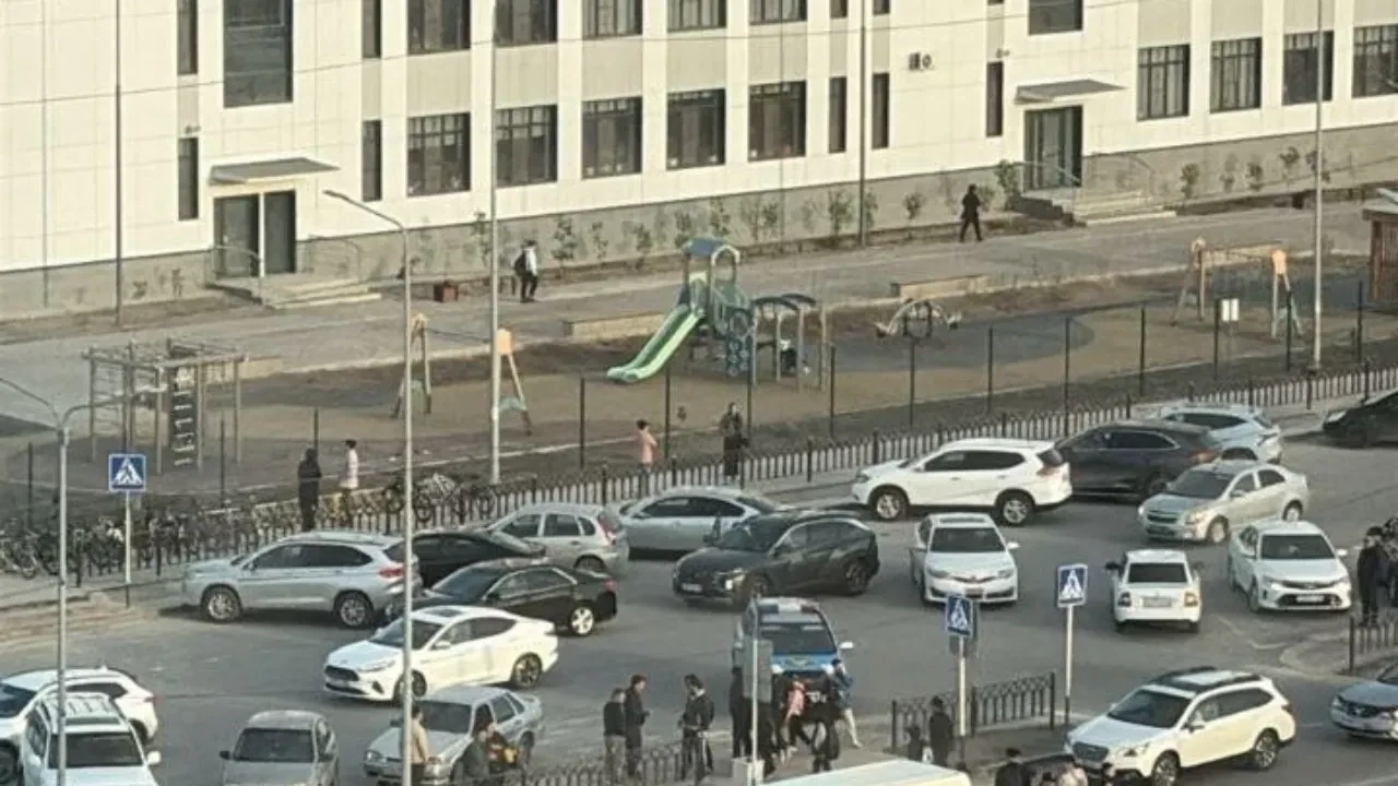 Водитель Toyota Hiace сбил насмерть семилетнюю девочку у школы в Атырау